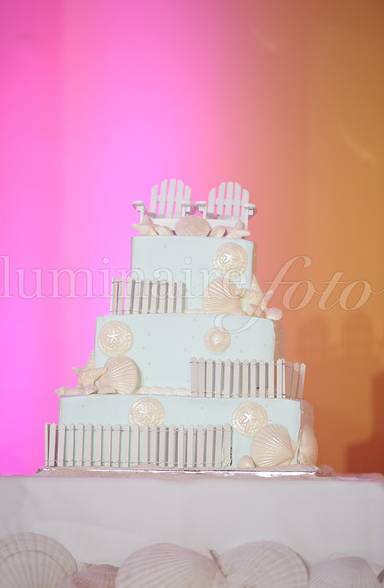 Gorgeous beachy wedding cake
